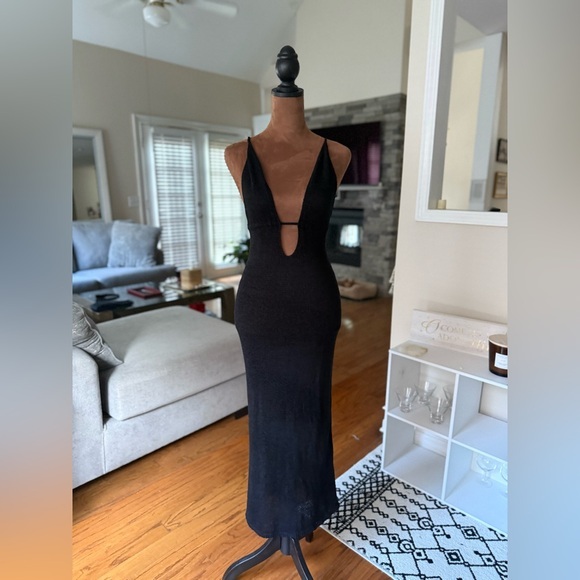 Dresses & Skirts - Black Sleeveless Dress plunge neckline dress